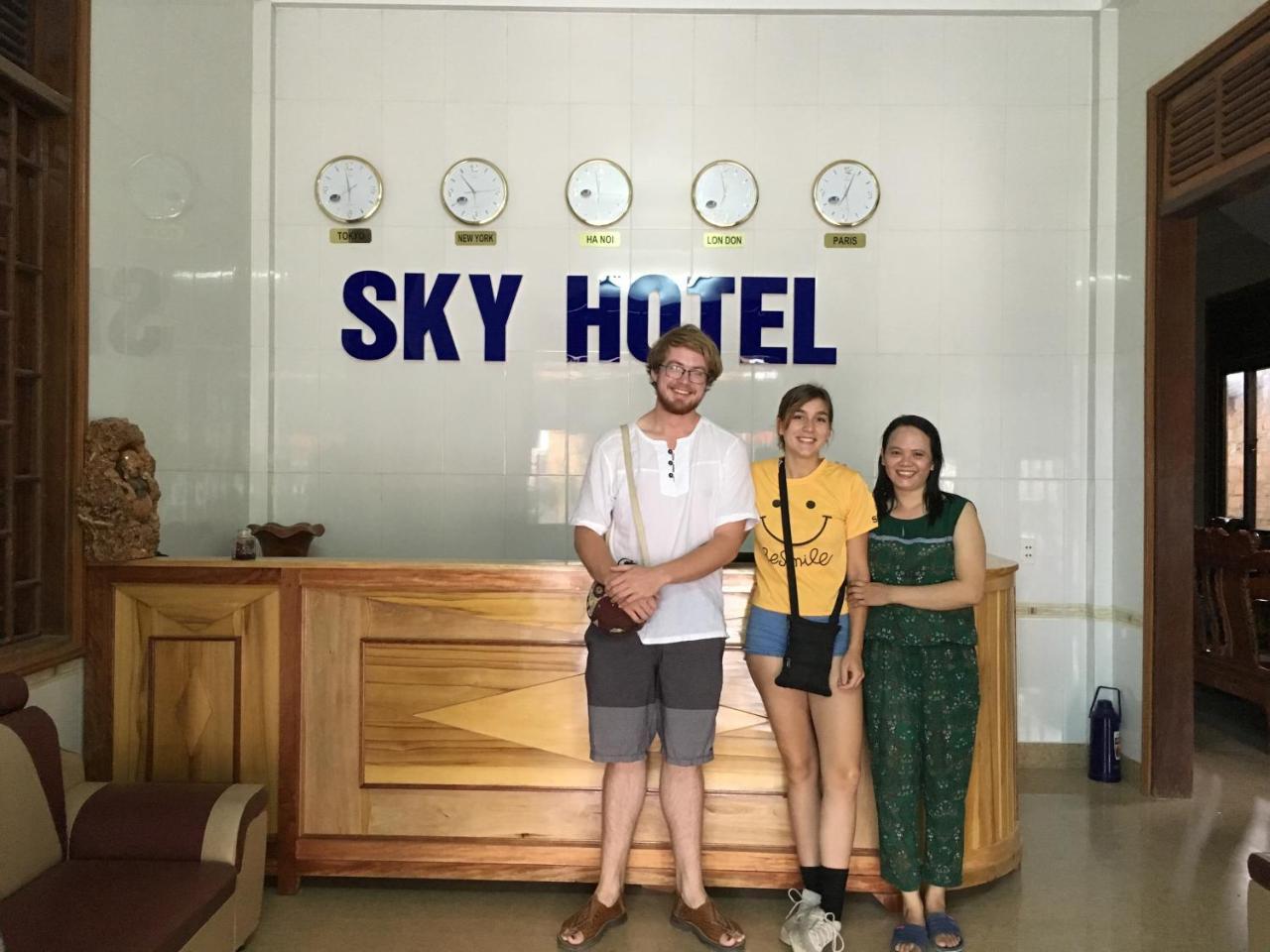 Sky Hotel 퐁냐 외부 사진